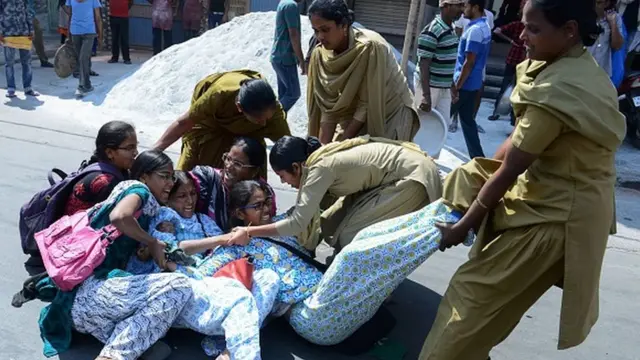 ఉద్యోగావకాశాల కోసం హైదరాబాద్లో తెలంగాణ యువత ఆందోళన