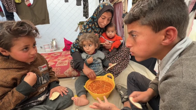 Gaza children searching for food to keep families alive
