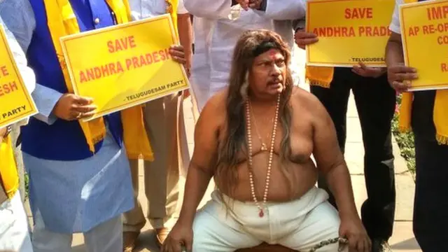 పార్లమెంటు బయట పోతరాజు వేషధారణలో నిరసన తెలుపుతున్న తెదేపా చిత్తూరు ఎంపీ శివ ప్రసాద్.