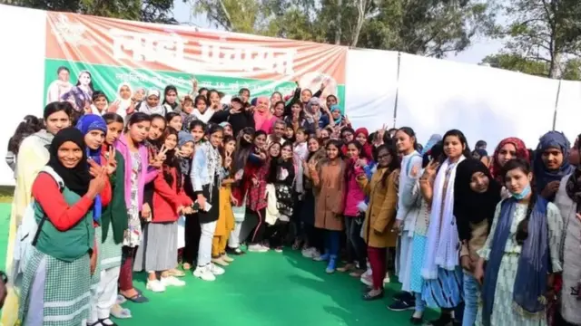 ਘਰਾਂ ਦੇ ਅੰਦਰ ਪਰਿਵਾਰਿਕ ਥਾਵਾਂ ਵਿੱਚ ਜਦੋਂ ਇਹ ਪੀਰਿਅਡ ਚਾਰਟ ਲਗਾਏ ਗਏ ਤਾਂ ਕਈ ਔਰਤਾਂ ਨੂੰ ਕਾਫੀ ਅਸਹਿਜ ਲੱਗਿਆ।