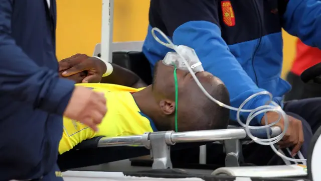 Valencia recibiendo oxígeno.