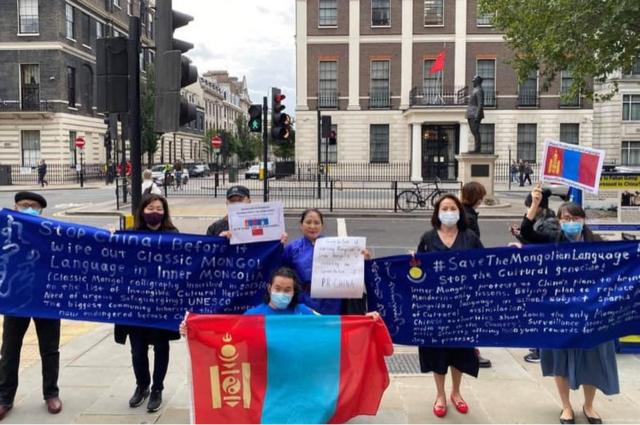 倫敦，中國駐英使館外的抗議