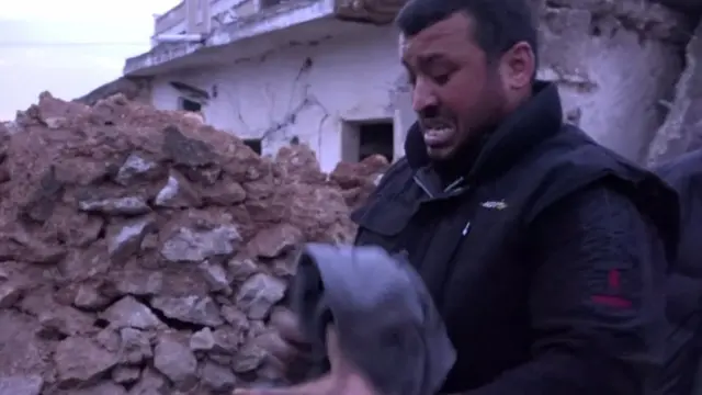 "Мен бу жасадни таний олмадим. Отамми у, акамми у билмайман", дейди Абу Аҳмад.