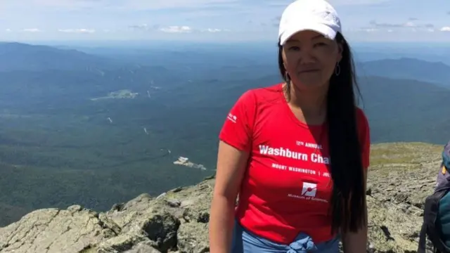 லக்பா ஷெர்பா எவரெஸ்ட் அரசி என்றழைக்கப்படுகிறார். ஆனால், நடைமுறையில் அன்றாடத் தேவைகளுக்கே சிரமப்படுகிறார்