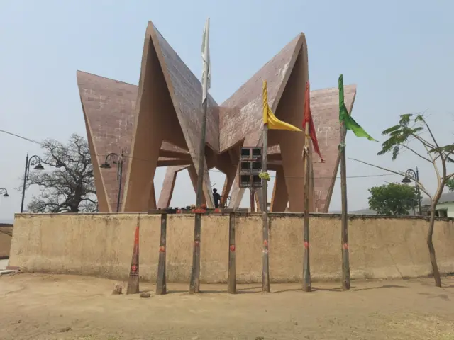 కుమ్రం భీమ్ స్మారకం