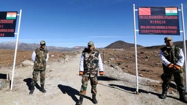 இந்தியா- சீனா எல்லைப்பகுதியில் பணியில் ஈடுபட்டுள்ள ராணுவத்தினர்