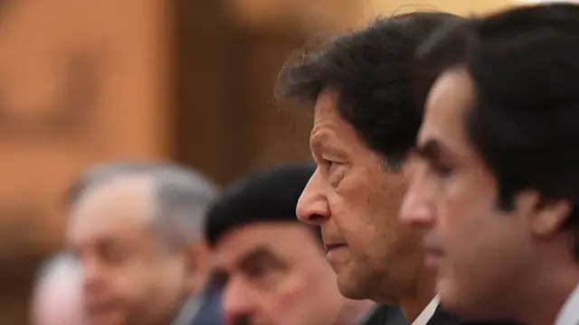 પાકિસ્તાનની સુપ્રીમ કોર્ટે એક અત્યંત મહત્ત્વપૂર્ણ નિર્ણય આપતાં નેશનલ ઍસેમ્બ્લીના ડેપ્યુટી સ્પીકર કાસિમ સૂરીના નિર્ણયને ગેરબંધારણીય ઠેરવી દીધો છે