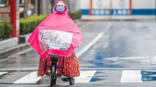 В настоящее время есть несколько исследований, в которых ученые пытаются понять воздействие погоды на новый коронавирус