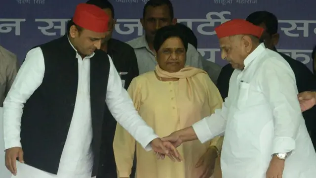 अखिलेश यादव, मुलायम सिंह यादव, मायावती