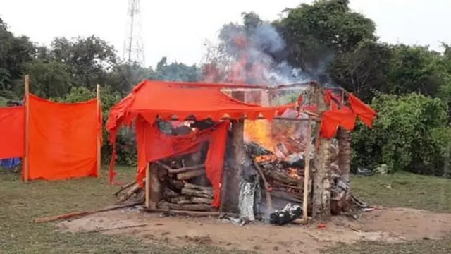 இலங்கை இந்து ஆலய வளாகத்தில் பௌத்த பிக்கு உடல் தகனம்