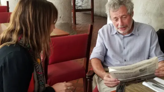 Alessandro Baricco con la editora de BBC Mundo, Carolina Robino.