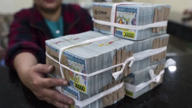 வெளிநாடுகளில் உங்கள் பணத்தை மறைத்து வைப்பது எப்படி?