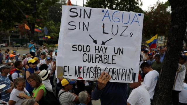 Protesta en contra de los apagones