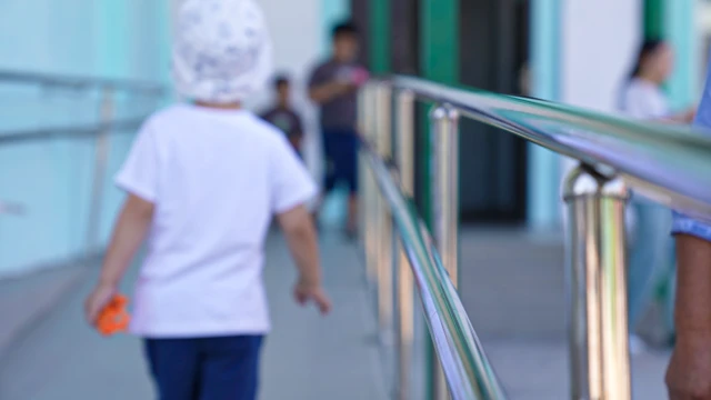 Кыргызстанда 37 миңден ашык бала майыптыгы боюнча жөлөкпул алып, каттоодо турат