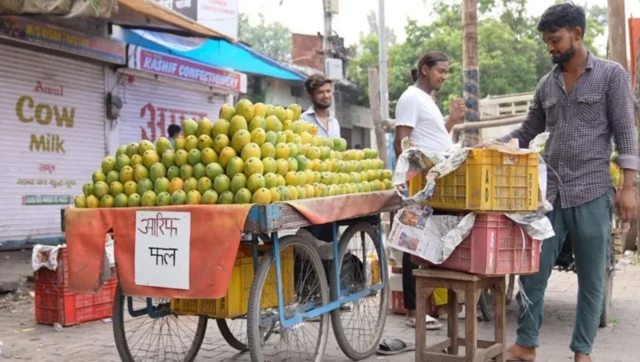 இந்து புனித யாத்திரைக்காக, வேலையில் இருந்து நீக்கப்படும் இஸ்லாமிய ஊழியர்கள், பின்னணி என்ன?