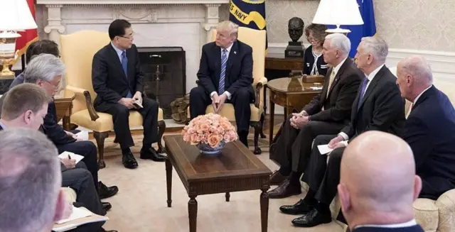 Ergada Kuuriyada Koonfureed oo Trump uga warbixinaya kulankii ay al yeesheen Kim Jong-un