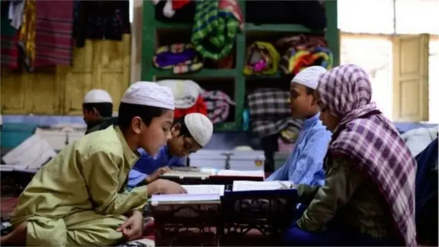 করোনাভাইরাসের সংক্রমণের কারণে বর্তমানে বন্ধ থাকলেও কওমি মাদ্রাসায় দান করতে সবাইকে এগিয়ে আসার আহবান জানানো হয়েছে বিবৃতিতে।