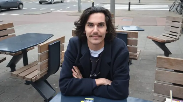 Üniversitede grafik tasarımı okuyan 19 yaşındaki Sjaak van Broekhoven, çevre konusunun göçmenlere kıyasla daha öncelikli olduğunu düşünüyor