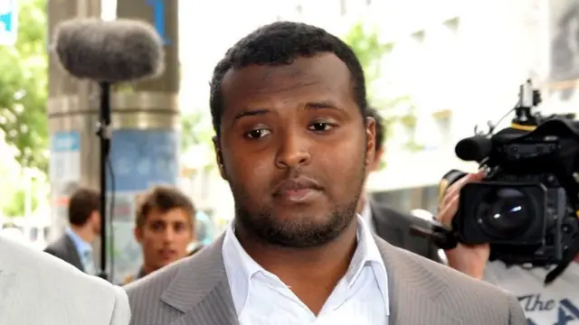 Yacqub Khayre waxaa sawirkan laga qaaday 2010kii, waxaase Isniintii dilay booliiska isaga oo hubaysan