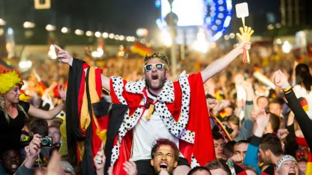 Fans dey celebrate 2016 World Cup win