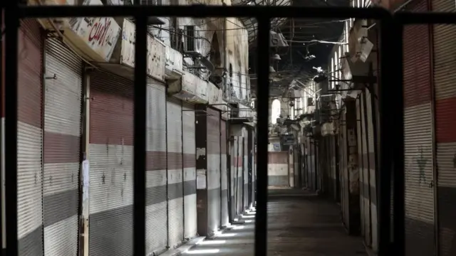 Başkent Şam'daki eski bir pazar yeri koronavirüs önlemlerinin alınmasının ardından terk edilmiş halde