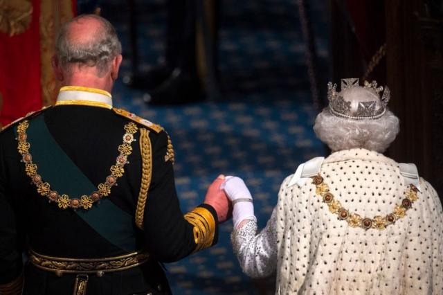 A rainha e o príncipe Charles durante a cerimônia de abertura do Parlamento de 2019