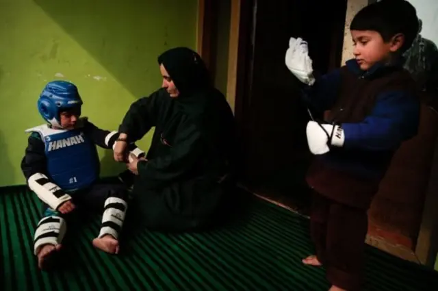 तजामुल इस्लाम अपनी मां के साथ