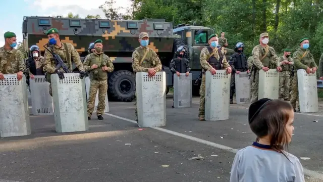 Хасиды и украинские пограничники
