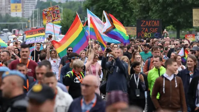 Transparenti i zastave