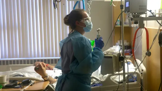 Doctora con paciente.