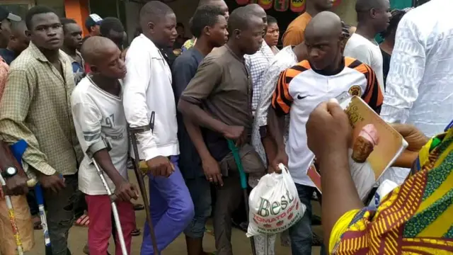 Yadda aka rabawa mutane tallafi a Legas