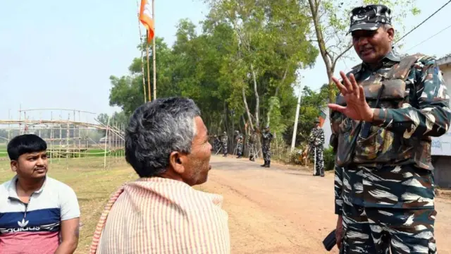 बंगाल में पहुंचे केंद्रीय बलों के जवान और विभिन्न इलाकों में रूट मार्च