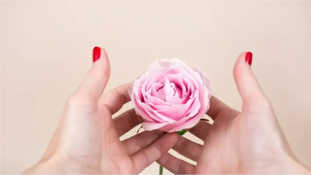 કેવી બાબતોથી સ્ત્રીઓ ઉત્તેજના અનુભવે છે તેમાં પણ બહુ વૈવિધ્ય જોવા મળ્યું છે. કોઈને જી-સ્પોટનું મર્દન પસંદ હોય છે, જ્યારે કોઈને સ્તનમર્દન અને સ્તનચુંબન