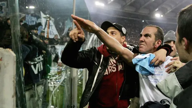 Da Kanio pozdravlja navijače Lacija na rimskom stadionu Olimpiko