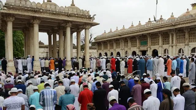 નમાજ પઢતા મુસ્લિમો