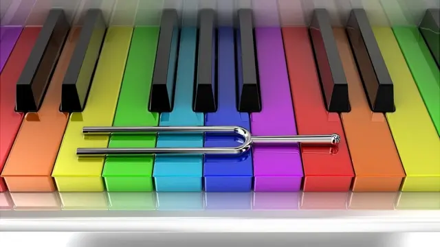 Diapasón sobre teclas de piano.