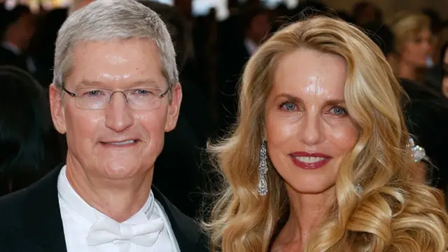 Laurene Powell Jobs y Tim Cook