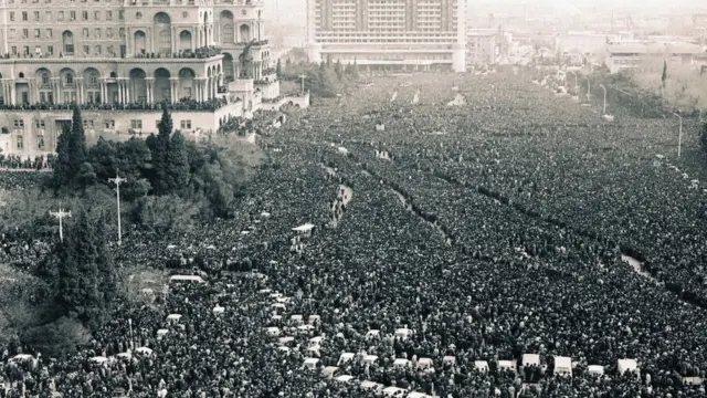 Дом правительства и площадь Ленина в Баку. После обретения независимости - площадь Свободы.