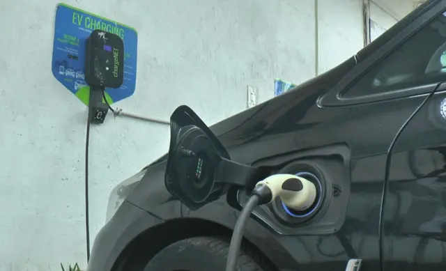 නිකුත් කර තිබු වලංගු බලපත්ර 1000ක් අතුරින් බලපත්ර 510 කට අදාළව පමණක් වාහන ආනයනය කිරීමට බලපත්රලාභීන් කටයුතු කර ඇත