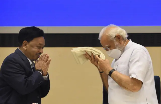 વડા પ્રધાન નરેન્દ્ર મોદી સાથે મહારાષ્ટ્રના નેતા નારાયણ રાણે