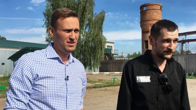 Олег Навальный вышел на свободу