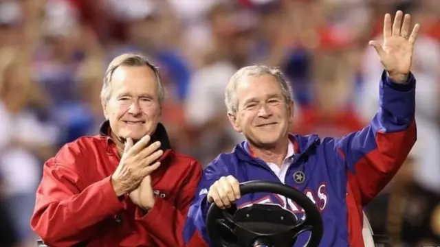 ஜார்ஜ் ஹெச்டபிள்யூ புஷின் வாழ்க்கை புகைப்படங்களில்...