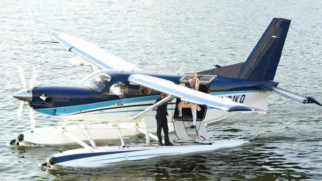 સી-પ્લેનમાં સવાર ભારતના વડાપ્રધાન નરેન્દ્ર દામોદરદાસ મોદી