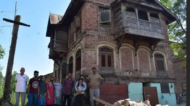 100 साल पुराना घर.