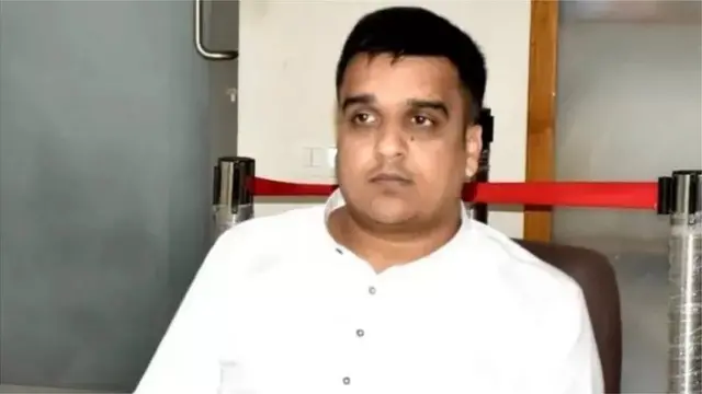 રાજેન્દ્ર ત્રિવેદી પાસેથી અચાનક મહેસૂલ મંત્રાલય લઈ લેવાયું ત્યારે તેનો હવાલો હર્ષ સંઘવીને મળ્યો