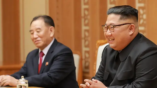 (캡션) 김영철 부위원장(왼쪽)이 수행하는 게 오히려 어울리지 않는다는 의견도 있다