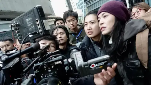 騰叢叢與姚晨在影片拍攝現場