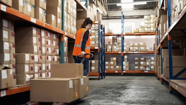 يمكن أن يعاني العديد من العمال الذين لا يستطيعون ترك وظائفهم غير الآمنة من زيادة القلق والاكتئاب والصدمات