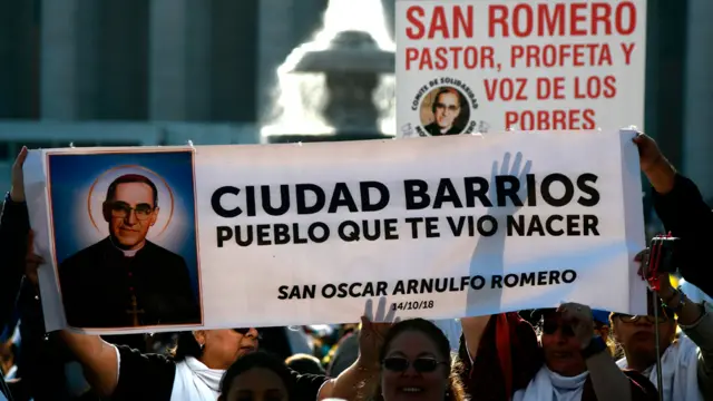Feligreses en la Plaza San Pedro