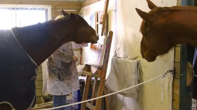 மெட்ரோ படம் வரைவதை பார்க்கும் போர்க் சோப்